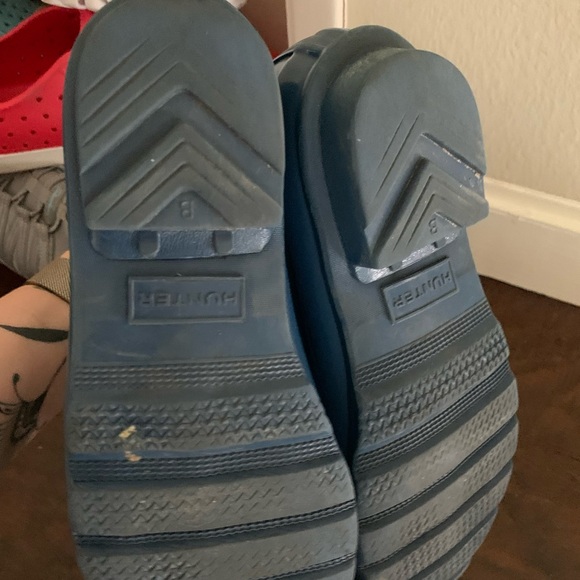 Blue Hunter ankle rain boots size 5 girl, 4 boy— more like 2-3 - Picture 10 of 13